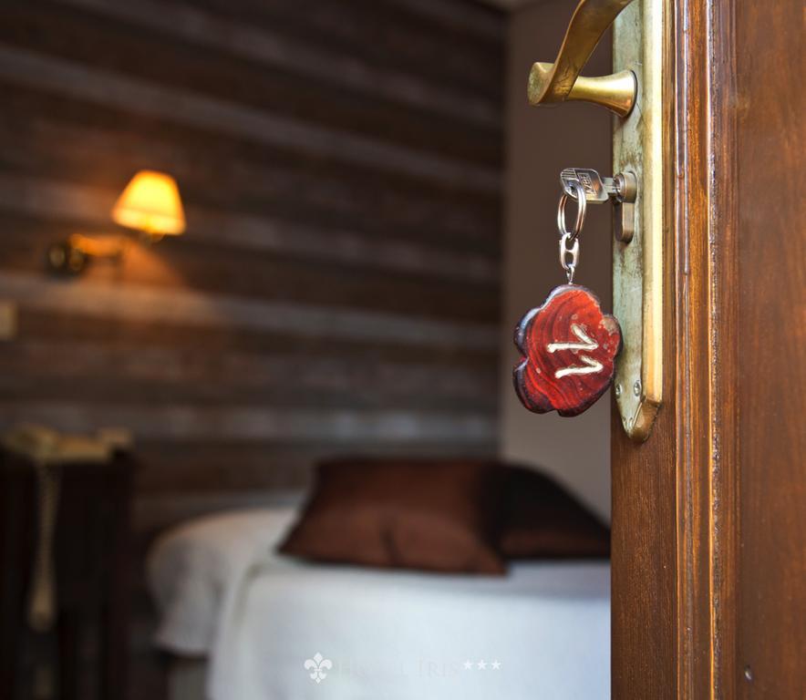 Hotel Iris Ла Елиана Екстериор снимка